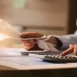 Como calcular o consumo de energia em kwhmês e economizar na conta de luz