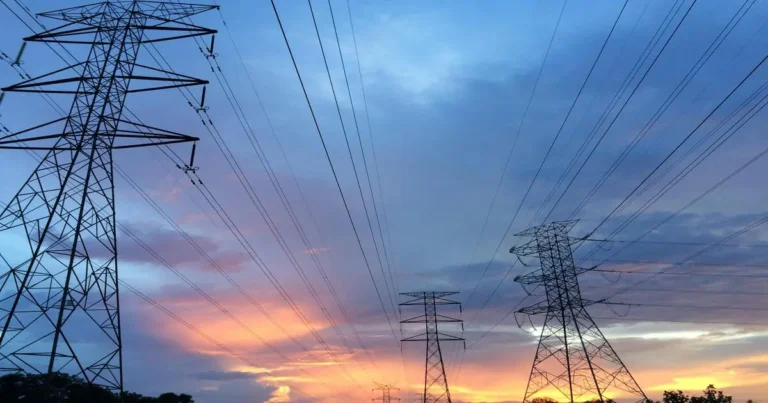 Entenda como funciona a rede básica de transmissão de energia elétrica no Brasil