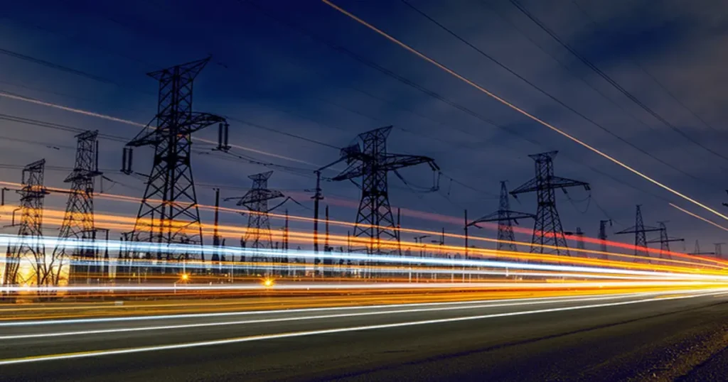Potência elétrica, passando pelas torres de alta tensão.