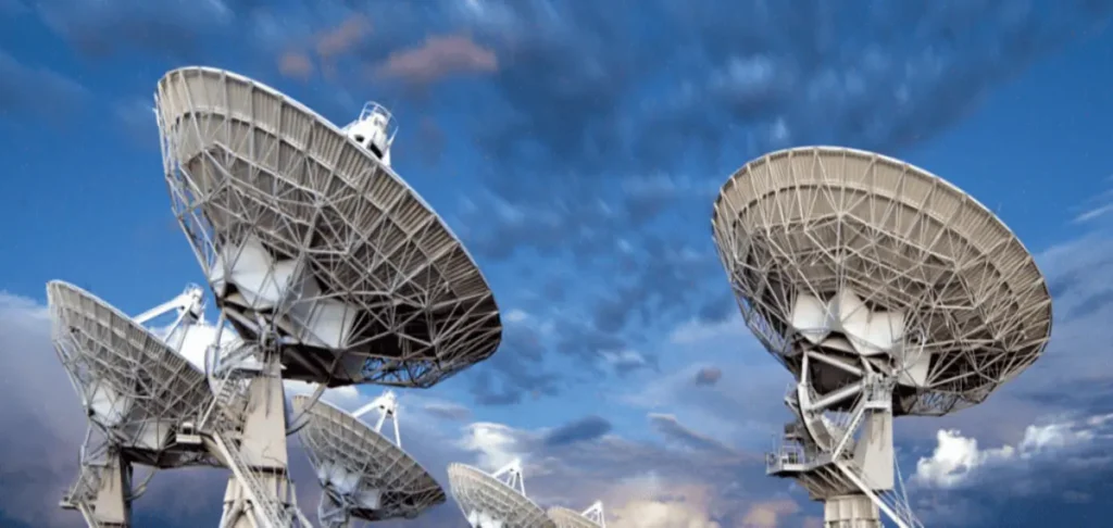 Antenas retificadoras, conhecidas como Rectennas.